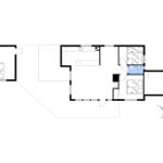 Wohnung mit Küche, zwei Schlafzimmern und Bad. Flur mit Eingangsbereich.