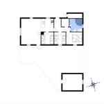 Wohnung mit Küche, drei Schlafzimmern und Bad. Außenbereich mit Terrasse.