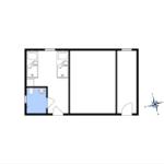 Zwei Schlafzimmer und eine Küche mit Bad in der Wohnung.