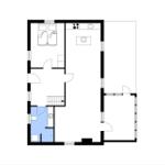 Wohnung mit Schlafzimmer, Küche und Bad. Treppenhaus und Flur sind sichtbar.