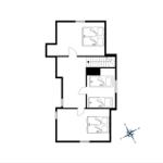 Wohnung mit drei Schlafzimmern und Treppe zur oberen Etage.