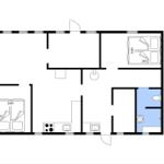 Wohnung mit zwei Schlafzimmern, Küche und Bad. Raumübersicht mit Maßen.