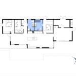 Wohnung mit drei Schlafzimmern, Küche und Bad. Flur und Wohnbereich sind groß.