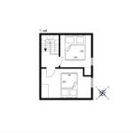 Erdgeschoss mit Schlafzimmer, Bad und Treppenhaus. Raumgrößen sind angegeben.