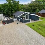 Moderne Ferienhaus mit Garten, Terrasse und Grillplatz.