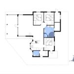 Die Wohnung hat drei Schlafzimmer, eine Küche und zwei Badezimmer.