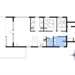 Apartment with three bedrooms, kitchen, and bathroom. Floor plan with orientation.