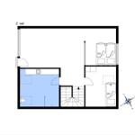 Zweites Stockwerk mit Bad, Schlafzimmer und Treppe zur oberen Etage.