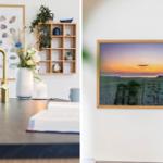 Küche mit goldenem Wasserhahn und Bild an der Wand