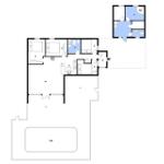 Wohnung mit Pool, Küche, Schlafzimmer und Bad. Kompass zeigt Orientierung.