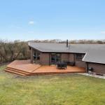 Modern cabin with wooden terrace and garden. Grill and seating area available.