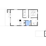 Wohnung mit zwei Schlafzimmern, Küche und Bad. Außenbereich mit Schuppen.