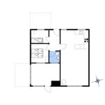 Wohnung mit zwei Schlafzimmern, Küche und Bad. Raumübersicht mit Kompass.