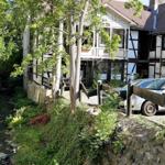 für jede Wohnung gibt es einen reservierten Parkplatz vor der Tür