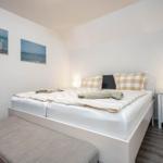 Schlafzimmer mit Doppelbett