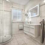 Badezimmer mit Dusche