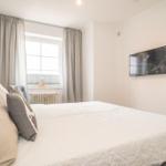 Doppelschlafzimmer inkl. Einbauschrank und TV