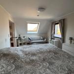 Schlafzimmer 4; OG; mit großem Boxspringbett
