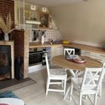 Küche und Esstisch mit 4 Sitzgelegenheiten...