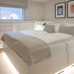 Moderne Lichtdesign sorgt für angenehme Atmosphäre.