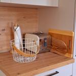 Küchenausstattung mit Toaster, Kaffee-Kapselmaschine, Soda Stream, etc.