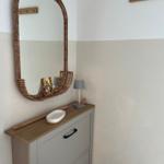 Eingangsbereich mit Schuhschrank und Garderobe