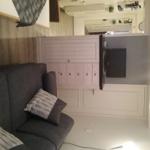 Wohn-Schlafraum mit Boxspringcouch