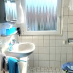 Badezimmer mit Dusche