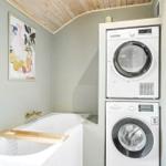 Bath with bathtub, washing machine and dryer