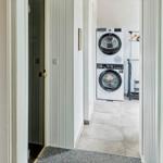 Waschmaschine und Trockner im Flur