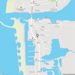 Karte zeigt Lage an Hafen mit Straßen und Sehenswürdigkeiten