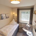 Schlafzimmer 1 mit Boxspringbett...