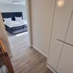 Flur mit Blick zum Schlafzimmer 2...