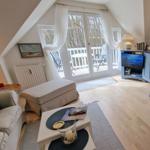 Wohnzimmer mit Blick zum Balkon...