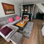 Block ins Wohnzimmer von der Terrasse