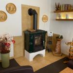 Wohnzimmer mit Kachelkamin