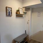 Entrance area with bench, wall shelf, and pictures on the wall.