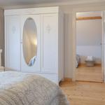 Schlafzimmer mit Schrank