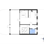 Wohnung mit Schlafzimmer, Küche und Bad. Sofa und Doppelbett.