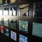 Wand mit vielen farbigen Plaketten von Kieler Woche.