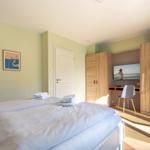 1. Schlafzimmer mit Südbalkon (OG)...