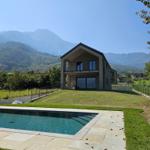 Moderne Villa mit Pool und Bergblick