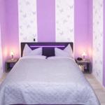 Schlafzimmer mit Doppelbett