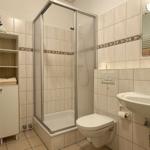 Badezimmer mit Dusche...