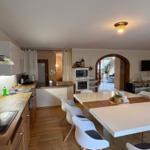 Wohn-/Essbereich mit offener Küche