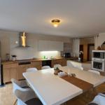 Wohn-/Essbereich mit offener Küche