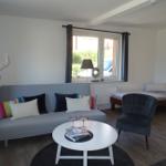 Schlafsofa für 2 Personen und 1 Bett im Wohnzimmer