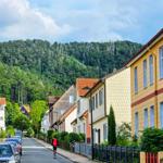 in bester Lage zur Stadt und zu den Bergen - kostenfreier Parkplatz und Garten inklusive