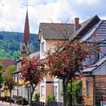 vom kompletten Dachgeschoss Ihres Refugiums sind es kurze Wege in die Natur und in die Stadt