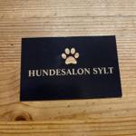 Auch das sind wir!!!
Im Urlaub hat man ja Zeit und kann den Hund mal richtig pflegen lassen….